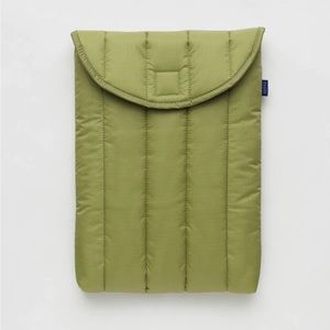 BAGGU 13” puffy laptop sleeve in pistachio